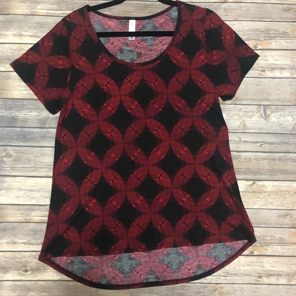 ♦️2/$30 LuLaRoe Classic T